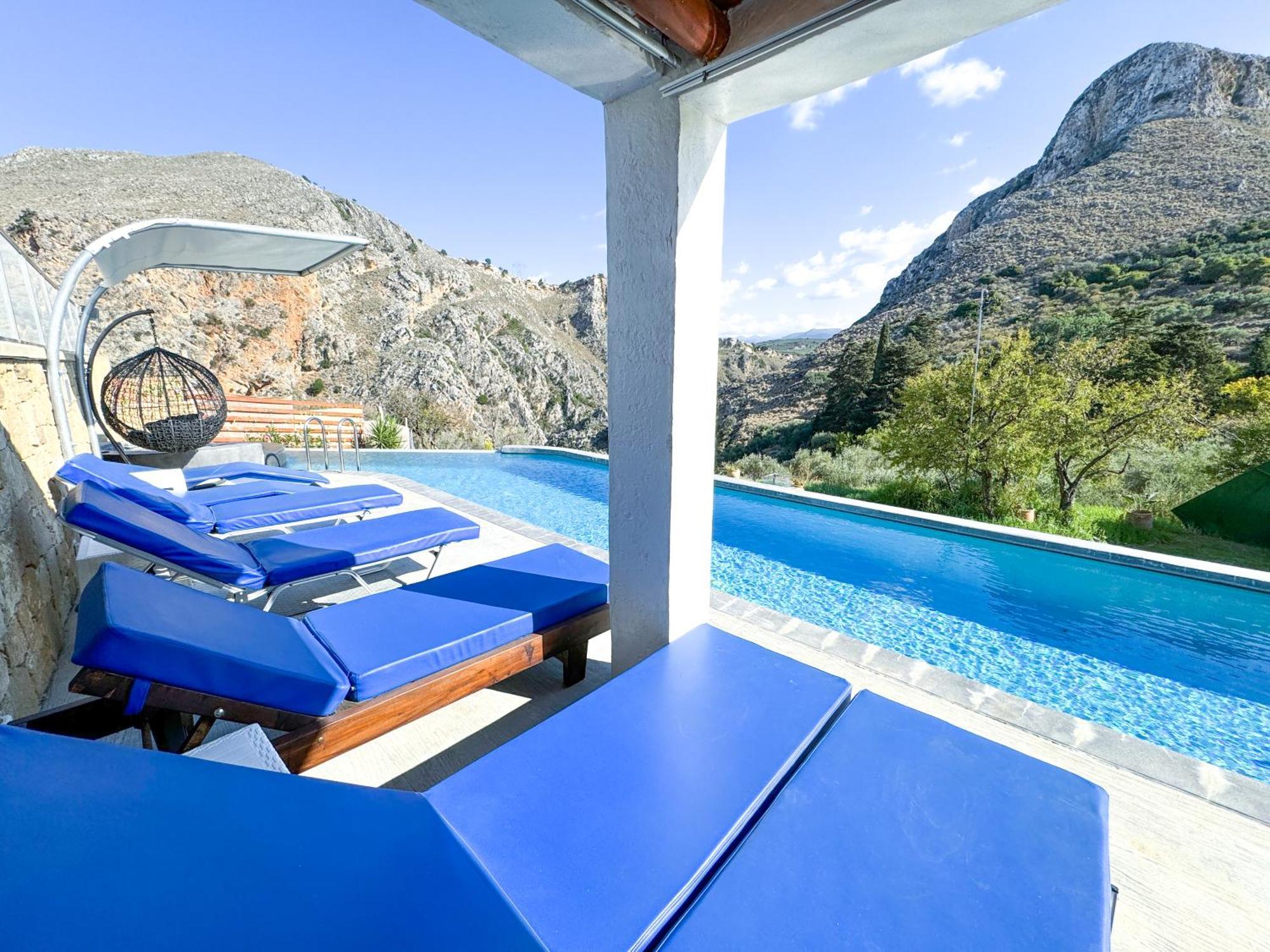 Heated Private Ozone Salt Pool, Jacuzzi, Cinema Inside & Outside, Ping Pong, Billiard, Ps5, Playground, Giant Chess, Giant Monopoly, Table Football, 3X Surround Sound - Villa Rokka Luxe Киссамос Экстерьер фото