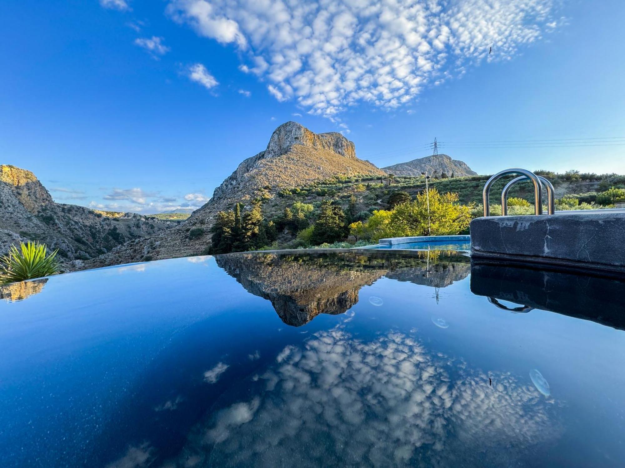 Heated Private Ozone Salt Pool, Jacuzzi, Cinema Inside & Outside, Ping Pong, Billiard, Ps5, Playground, Giant Chess, Giant Monopoly, Table Football, 3X Surround Sound - Villa Rokka Luxe Киссамос Экстерьер фото