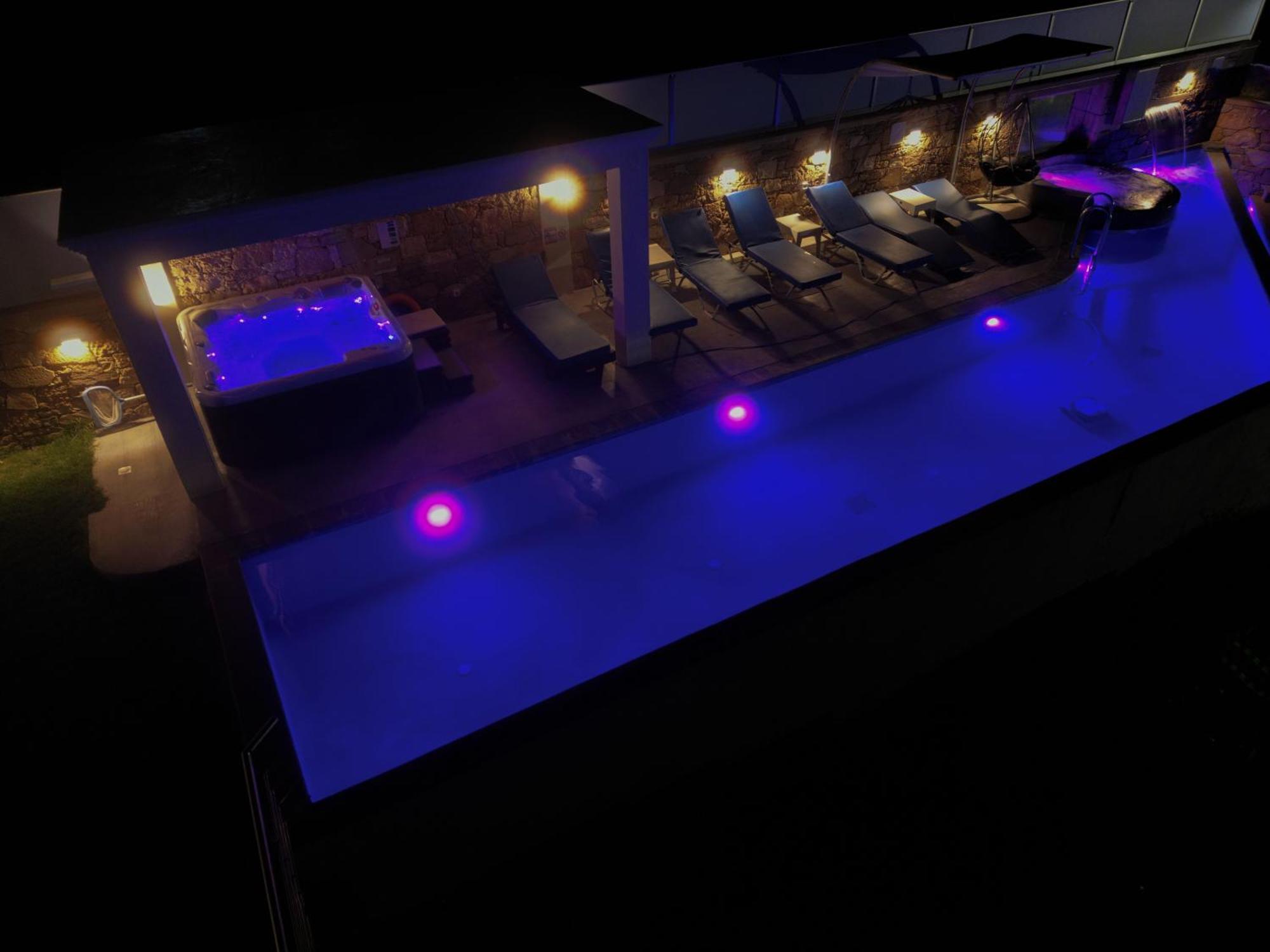 Heated Private Ozone Salt Pool, Jacuzzi, Cinema Inside & Outside, Ping Pong, Billiard, Ps5, Playground, Giant Chess, Giant Monopoly, Table Football, 3X Surround Sound - Villa Rokka Luxe Киссамос Экстерьер фото
