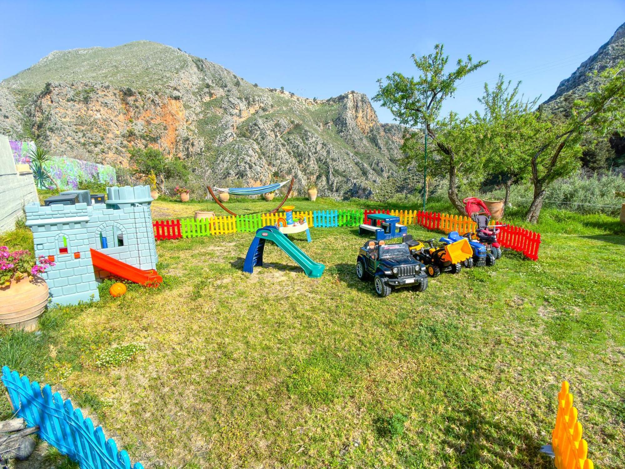 Heated Private Ozone Salt Pool, Jacuzzi, Cinema Inside & Outside, Ping Pong, Billiard, Ps5, Playground, Giant Chess, Giant Monopoly, Table Football, 3X Surround Sound - Villa Rokka Luxe Киссамос Экстерьер фото