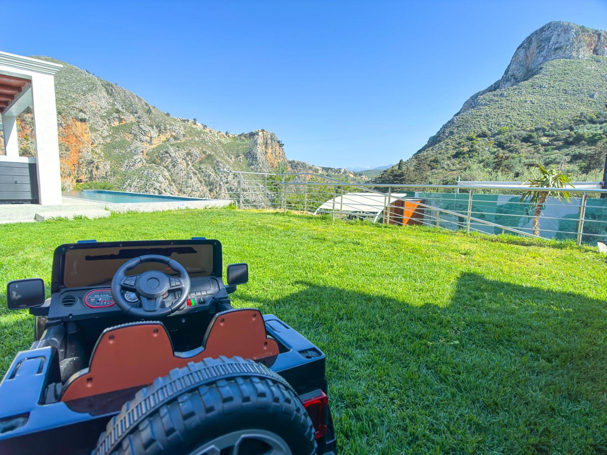 Heated Private Ozone Salt Pool, Jacuzzi, Cinema Inside & Outside, Ping Pong, Billiard, Ps5, Playground, Giant Chess, Giant Monopoly, Table Football, 3X Surround Sound - Villa Rokka Luxe Киссамос Экстерьер фото