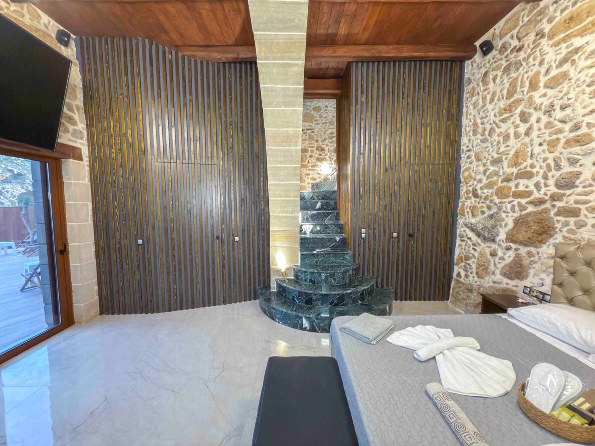 Heated Private Ozone Salt Pool, Jacuzzi, Cinema Inside & Outside, Ping Pong, Billiard, Ps5, Playground, Giant Chess, Giant Monopoly, Table Football, 3X Surround Sound - Villa Rokka Luxe Киссамос Экстерьер фото
