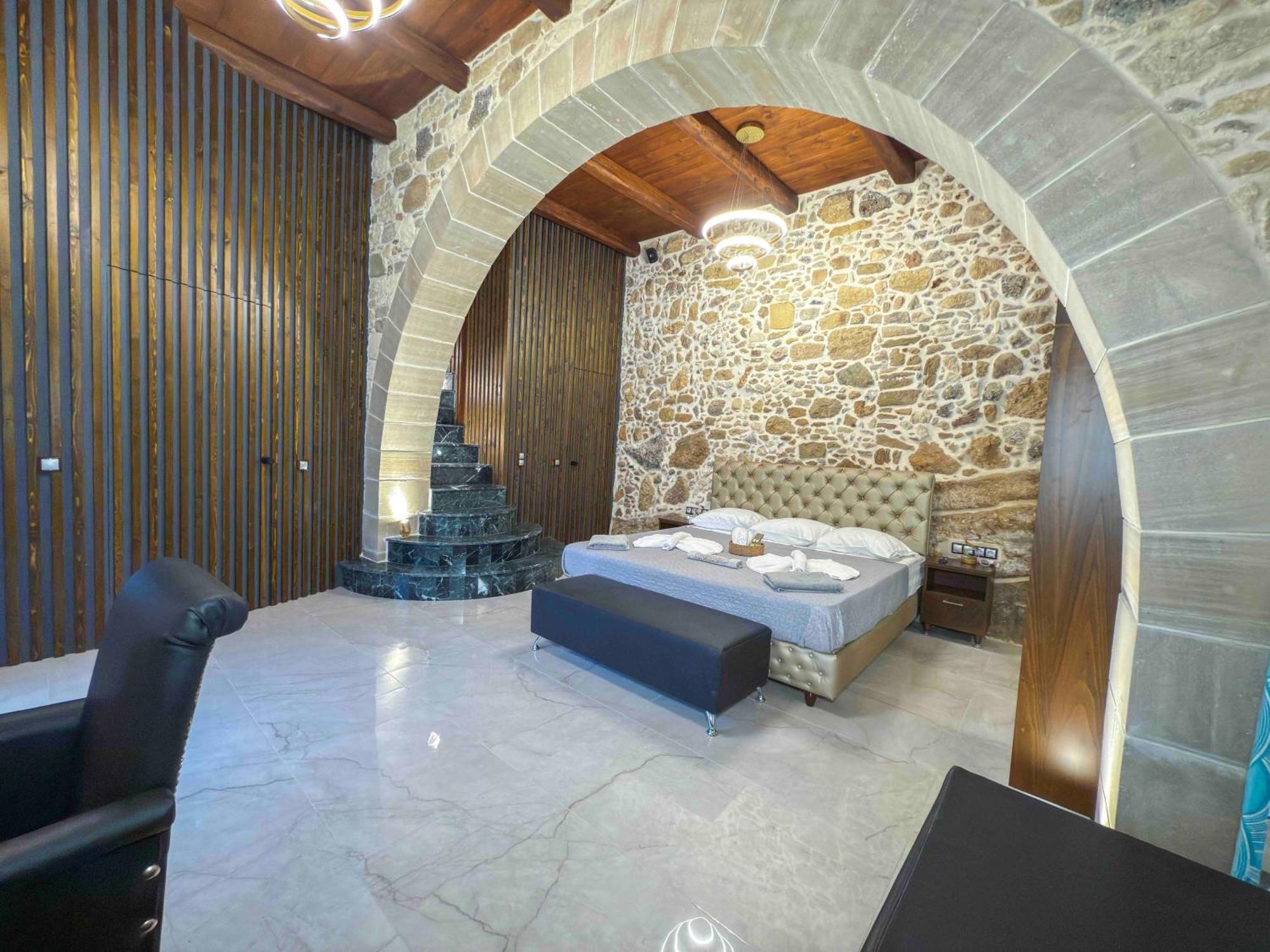 Heated Private Ozone Salt Pool, Jacuzzi, Cinema Inside & Outside, Ping Pong, Billiard, Ps5, Playground, Giant Chess, Giant Monopoly, Table Football, 3X Surround Sound - Villa Rokka Luxe Киссамос Экстерьер фото